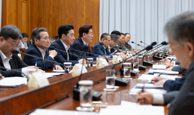 青瓦台：年内制定《超级特区特别法》，光州军用机场力争2028年完成搬迁