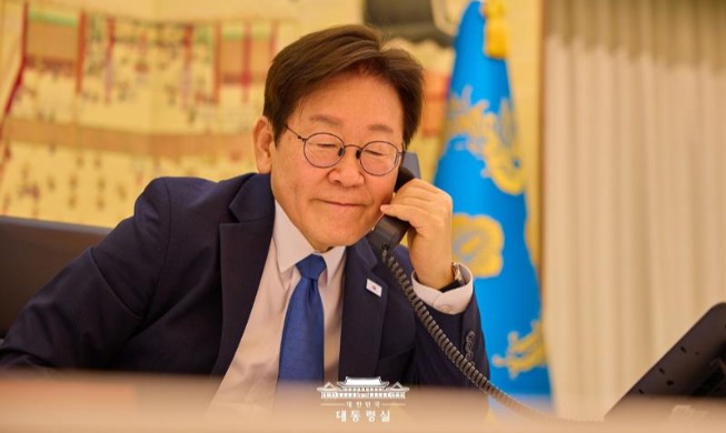 李在明分别与吉尔吉斯斯坦、塔吉克斯坦总统通电话