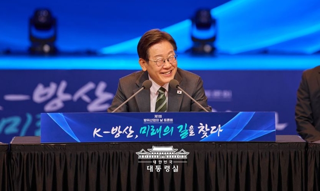 李在明：防卫产业为未来战略产业，政府将着力开发人工智能与无人机器人等武器体系