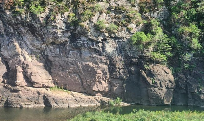 世界文化遗产“盘龟川岩刻画” 刻在岩石上的7000年前生活图景