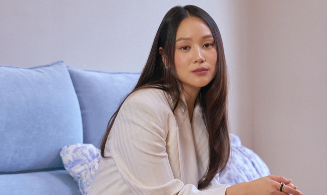 韩裔演员河艺琳领衔奈飞大热剧《布里杰顿》第四季