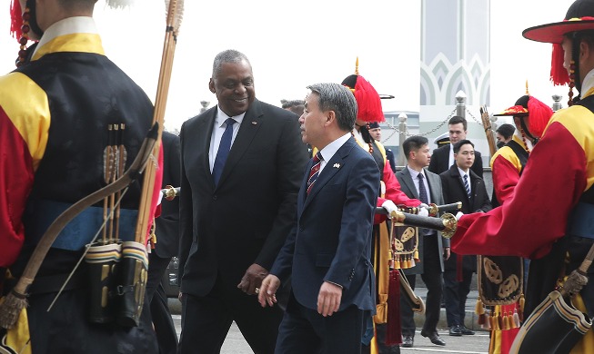 韩美国防部长在首尔会晤