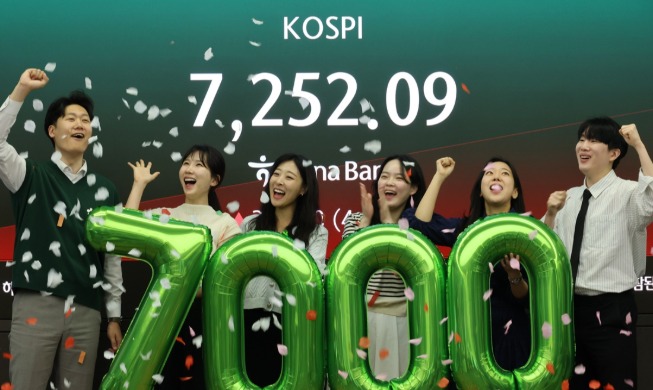 韩国综合股价指数首次突破7000点大关