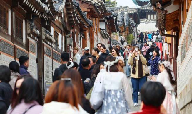 访韩游客连续两个月单月突破200万人次 1至4月累计达677万人
