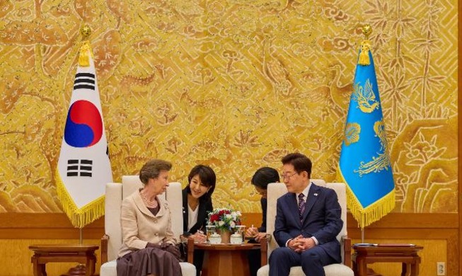 李在明会见英国安妮公主 共商韩英海洋合作