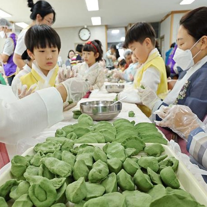 迎中秋捏松饼