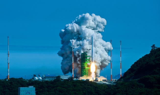 “世界”号发射成功 韩国成为第七个具有卫星发射能力的国家