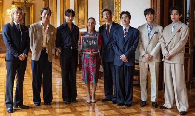 BTS与Lisa亮相世界杯舞台