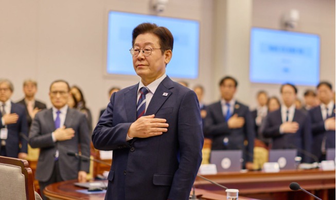 李在明政府执政一周年获外媒评价：地区关键国家