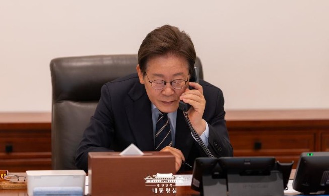 李在明同新加坡总理通电话：建立两国战略伙伴关系