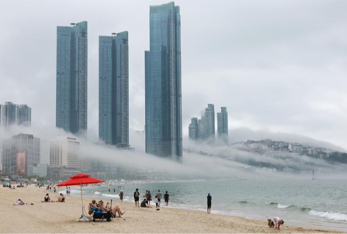 海云台海水浴场海雾缭绕