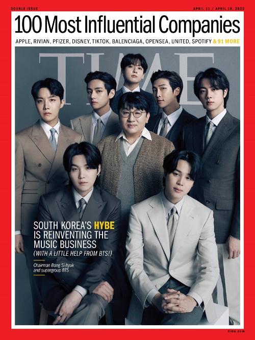 当地时间3月30日，韩国男团防弹少年团（BTS）和HYBE理事会主席方时赫荣登美国《时代周刊》最新封面。HYBE还跻身年度最具影响力百强企业榜。图片来源：《时代周刊》推特