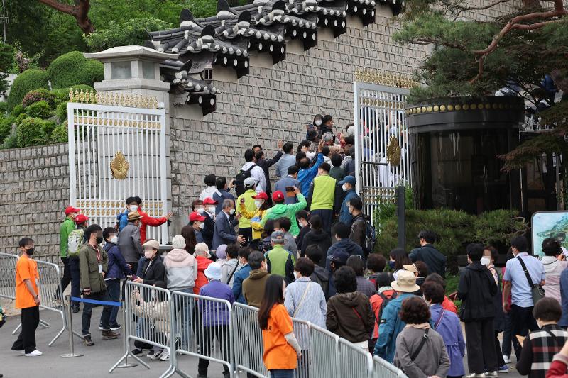 ▲ 청와대~북악산 등산로 개방 시간은 오전 7시부터 오후 7시까지이며 사전 신청 없이 누구나 오를 수 있다.