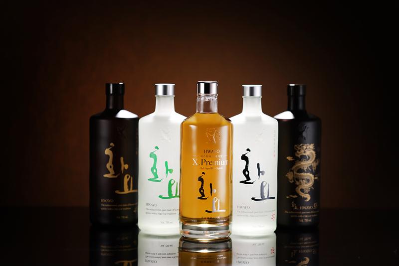 火尧烧酒共有5种产品，分别是通过不同陶瓷器发酵，不同度数的4种烧酒，以及1种通过橡木桶发酵的产品。韩宣网记者金淳株 摄