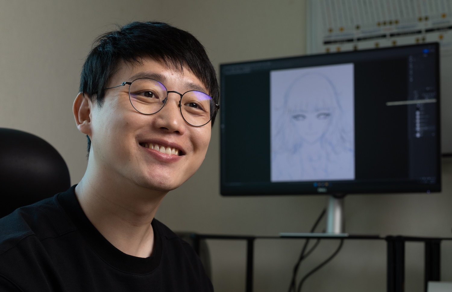 7月7日，位于首尔龙山区的一间工作室里，黃晙皓正在接受韩宣网记者的采访。韩宣网记者李俊英 摄