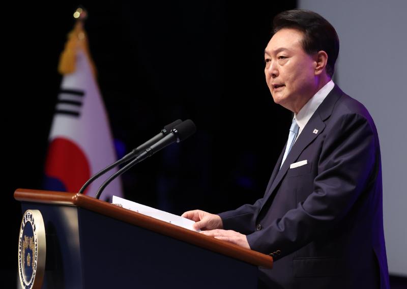 8月15日，在首尔世宗文化会馆，韩国总统尹锡悦出席光复79周年庆祝仪式并发表讲话。图片来源：韩联社