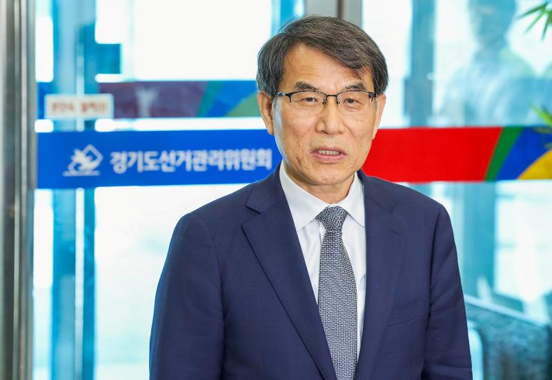 ▲ 노태악 중앙선거관리위원장이 1일 경기도 수원시 영통구선거관리위원회를 방문해 제21대 대통령선거 우편투표함 및 사전투표함 보관상황 점검에 앞서 발언하고 있다. 연합뉴스