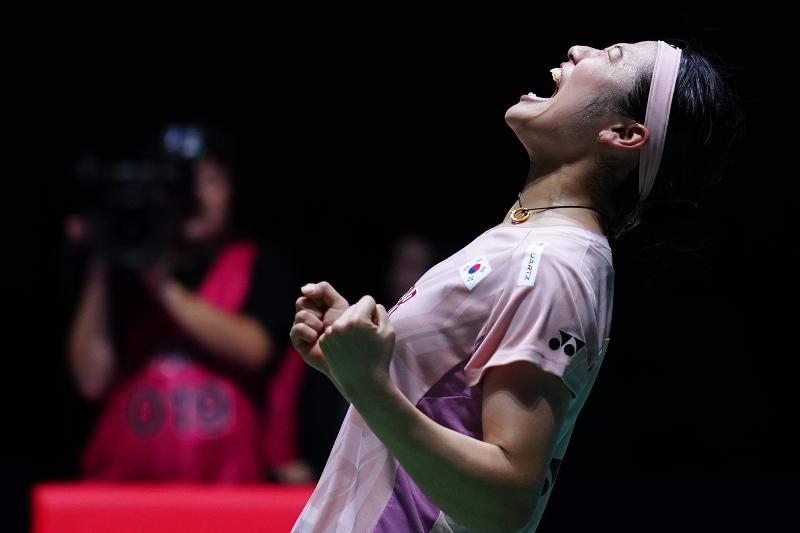 当地时间7月20日，在日本东京举行的2025世界羽毛球联合会（BWF）世界巡回赛日本公开赛女单决赛上，韩国羽毛球选手安洗莹战胜中国选手王祉怡，获得冠军。图片来源：韩联社