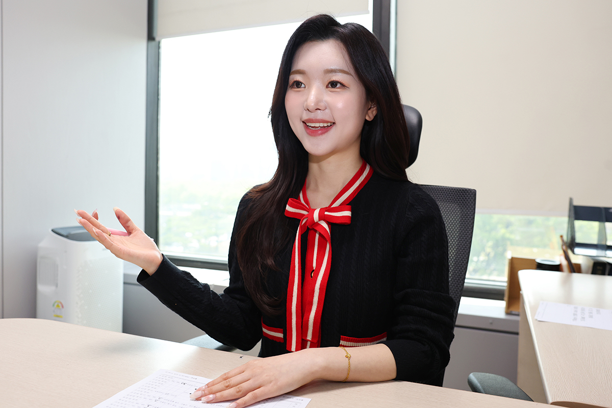 KBS主播卢喜智在接受韩宣网采访时讲述自己挑战主播之路的契机与人生故事。韩宣网记者李廷佑 摄