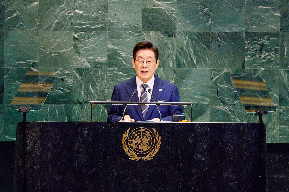 图为去年9月24日，韩国总统李在明在美国纽约联合国总部举行的第80届联合国大会上发表主旨演讲。图片来源：大韩民国青瓦台