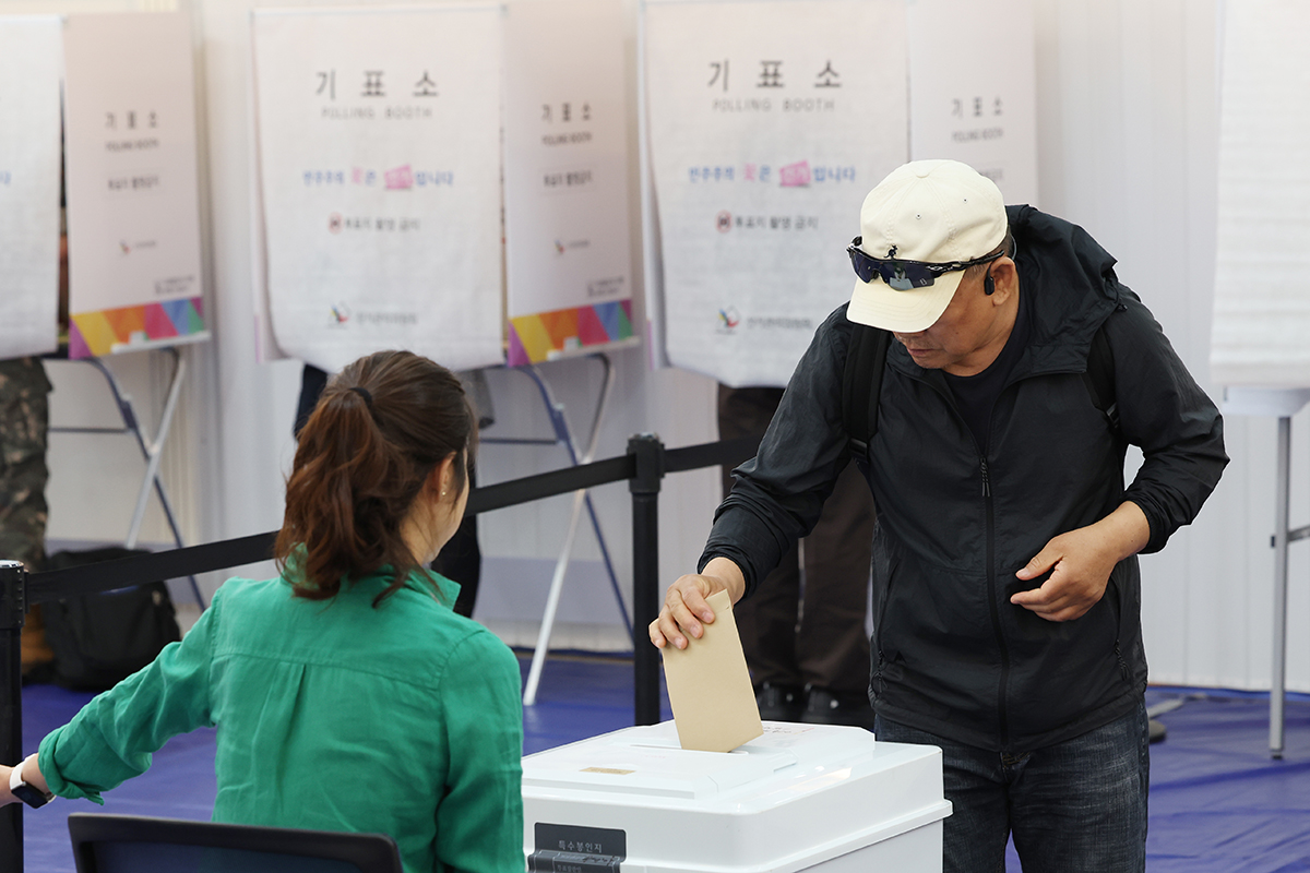 5月29日，是韩国第九届地方议员和地方政府各级领导选举提前投票首日。