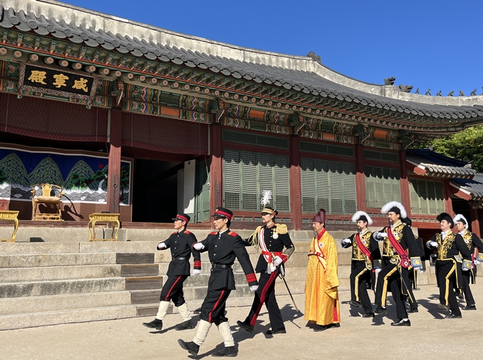 在德寿宫邂逅大韩帝国：穿越时光，重返125年前的外交现场