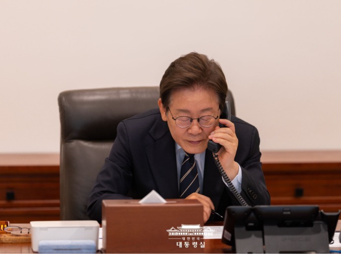 李在明同新加坡总理通电话：建立两国战略伙伴关系
