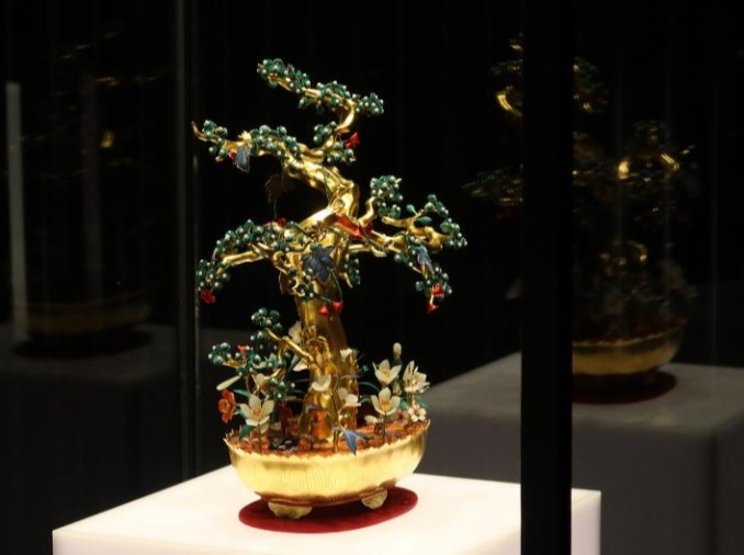 韩法建交140周年特别展开幕 王室国礼“蟠花”亮相首尔