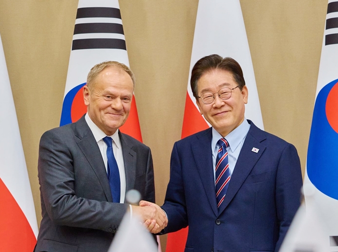 韩波首脑会谈：加强防务与供应链合作 双边升级为“全面战略伙伴关系”