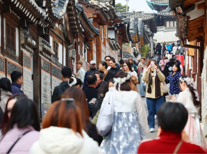 访韩游客连续两个月单月突破200万人次 1至4月累计达677万人