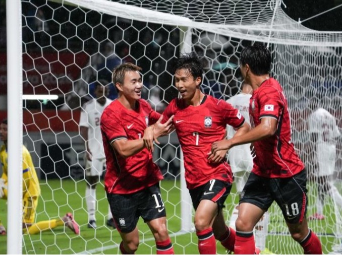 开门红！韩国男足4比1大胜卡塔尔