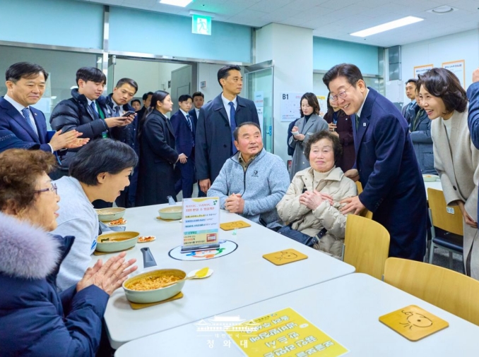 【李在明政府365日】③ 用一年搭建法制框架：照护、医疗、劳动，提升“基本生活保障线”