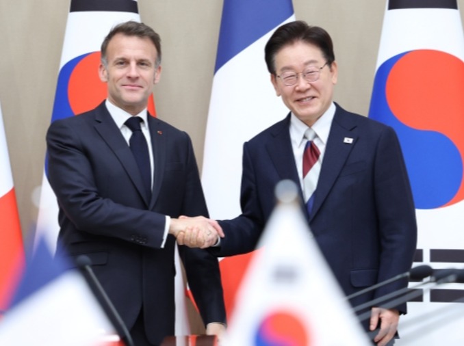 韩法首脑将加强霍尔木兹海峡海上运输安全合作