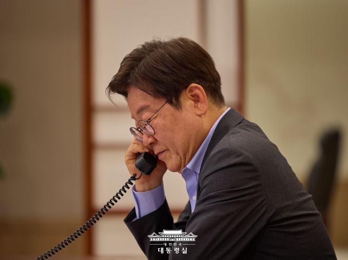 李在明分别与德国、乌兹别克斯坦首脑通电话
