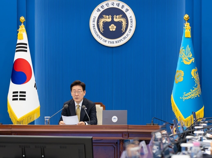 李在明援引IMF韩国财政扩张积极评价 反驳政界财政紧缩要求