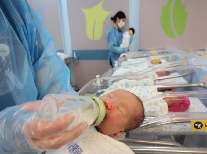 韩2月总和生育率升至0.93 出生人数增速创历史新高