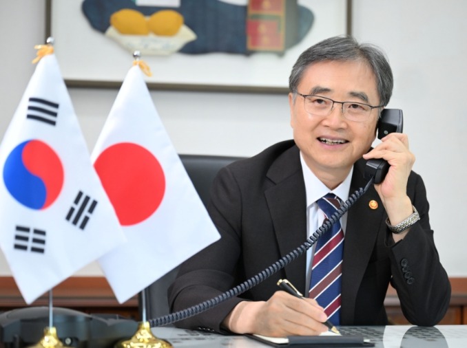 韩日外长通电话：韩日、韩美日合作是韩政府实用外交的主轴