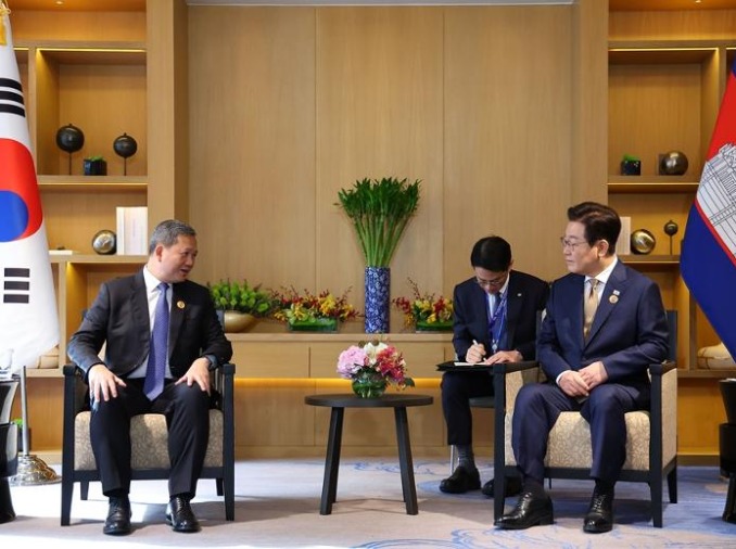 李在明在东盟峰会提出“CSP愿景” 并与柬埔寨首相会谈
