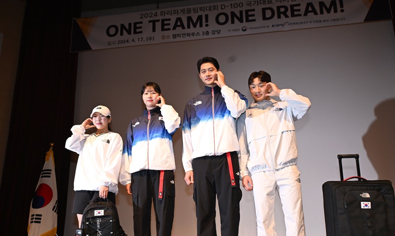 韩国体育健儿身穿巴黎奥运会战服表决心